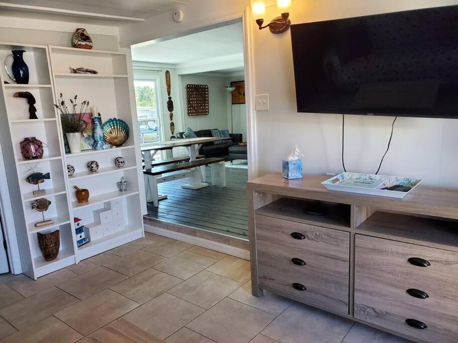 3 Bed, 2 Bath, Waterfront, Dock, Large Driveway Villa Таварес Екстериор снимка