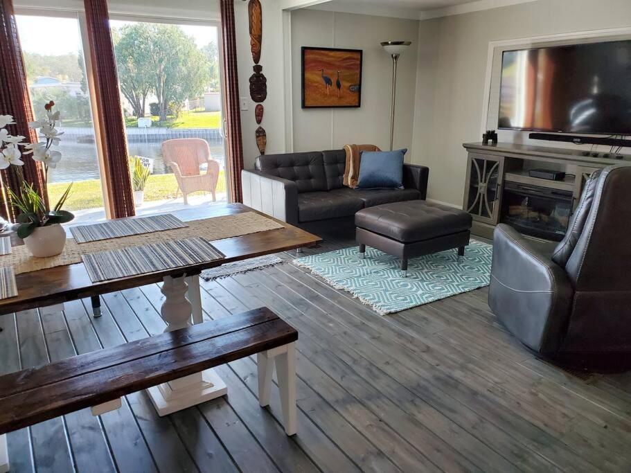 3 Bed, 2 Bath, Waterfront, Dock, Large Driveway Villa Таварес Екстериор снимка