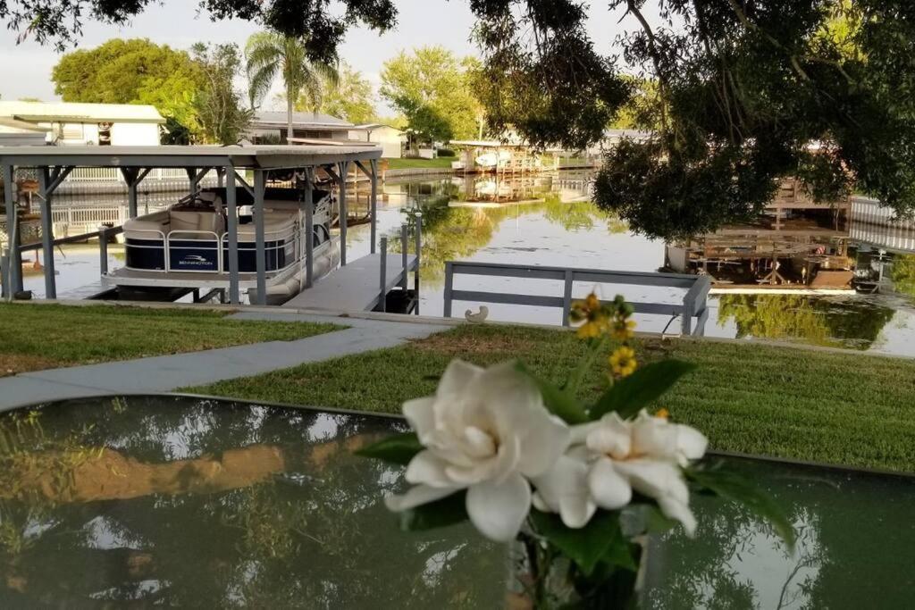 3 Bed, 2 Bath, Waterfront, Dock, Large Driveway Villa Таварес Екстериор снимка