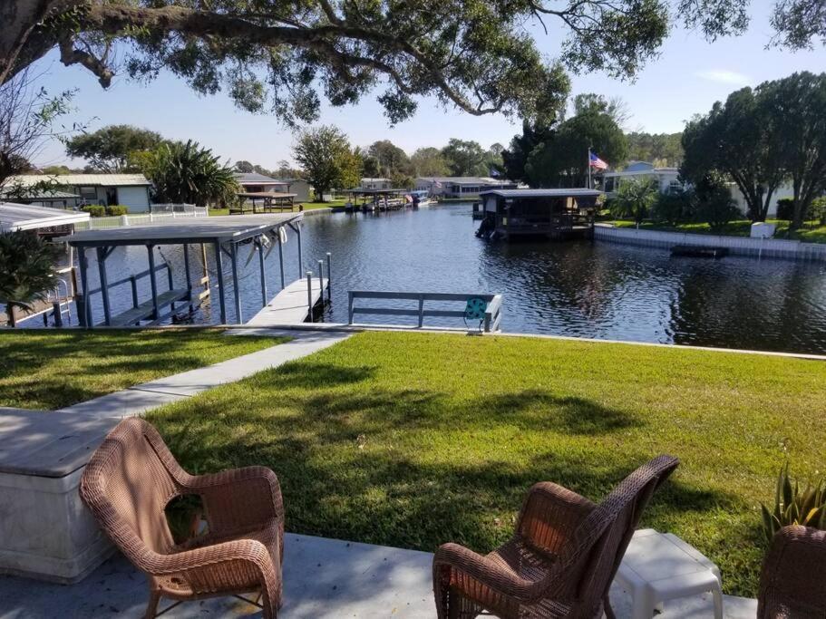 3 Bed, 2 Bath, Waterfront, Dock, Large Driveway Villa Таварес Екстериор снимка
